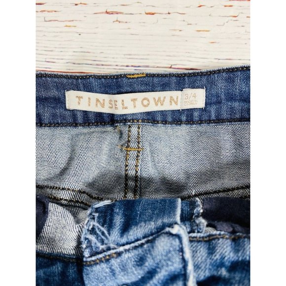 Tinseltown Jean Shorts Juniors Sz 3/4 Blue Cutoff Raw Hem Embroidered Red Flower - Picture 4 of 10